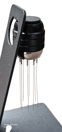 Cargar imagen en el visor de la galería, Distribuidor Mezclador Café Tamper De Aguja Manual Imantado
