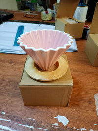 Cargar imagen en el visor de la galería, V60 Método Goteo Café 1 a 2 Tazas En Cerámica Tipo Origami
