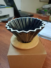 Cargar imagen en el visor de la galería, V60 Método Goteo Café 1 a 2 Tazas En Cerámica Tipo Origami
